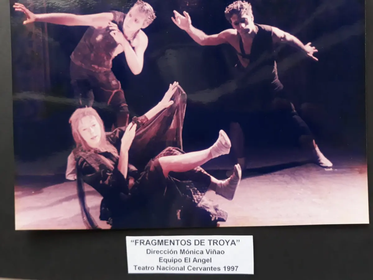 Elenco de Fragmentos de Troya durante una escena